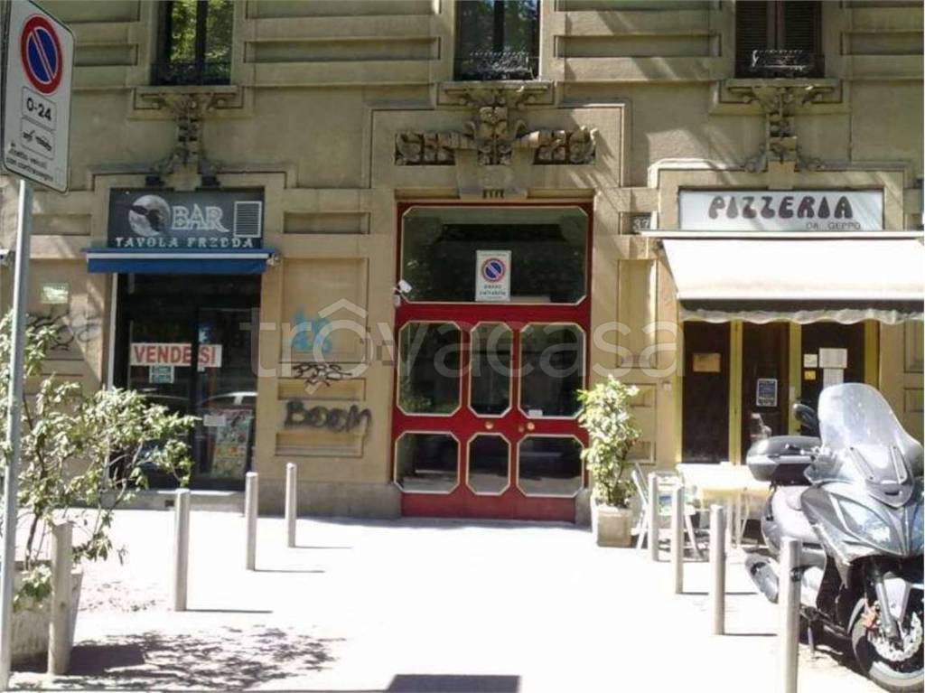 locale commerciale in vendita a Milano in zona Porta Venezia