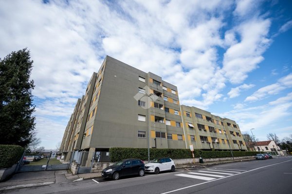 appartamento in vendita a Milano in zona Quinto Romano