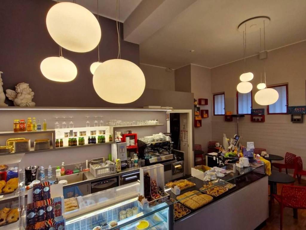 negozio in vendita a Milano in zona Famagosta
