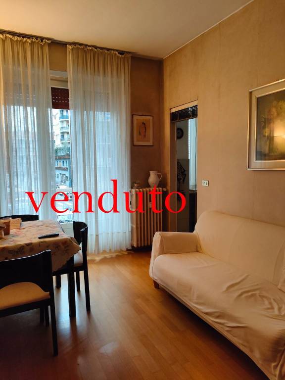 appartamento in vendita a Milano in zona Lorenteggio