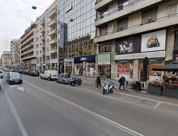 negozio in vendita a Milano in zona Centro Direzionale