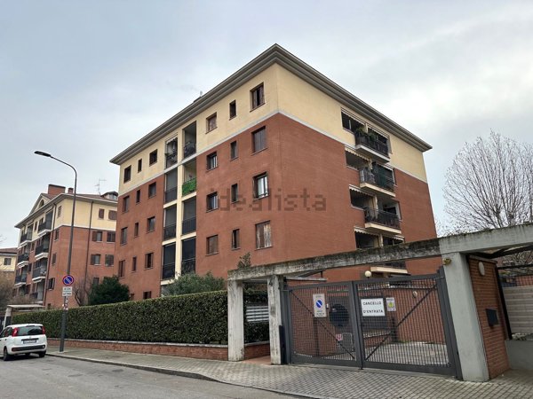 appartamento in vendita a Milano in zona Muggiano