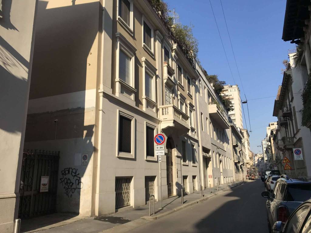 ufficio in vendita a Milano in zona Guastalla