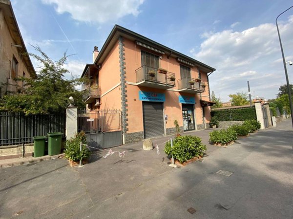 casa indipendente in vendita a Milano in zona Lorenteggio