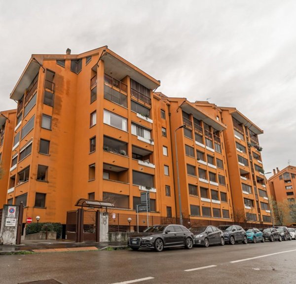 appartamento in vendita a Milano in zona Ronchetto delle Rane