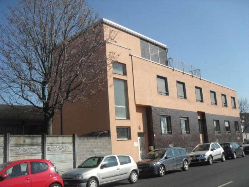 capannone in vendita a Milano in zona Forlanini