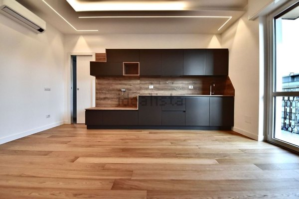 appartamento in vendita a Milano in zona Lorenteggio
