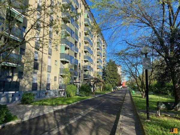 appartamento in vendita a Milano in zona Gallaratese