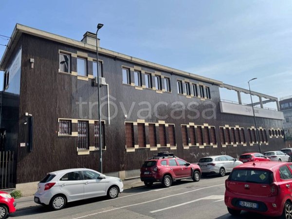 capannone in vendita a Milano