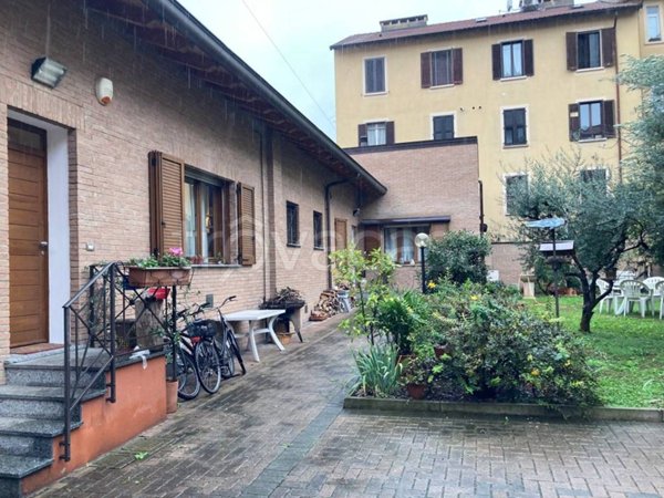 casa indipendente in vendita a Milano in zona Dergano