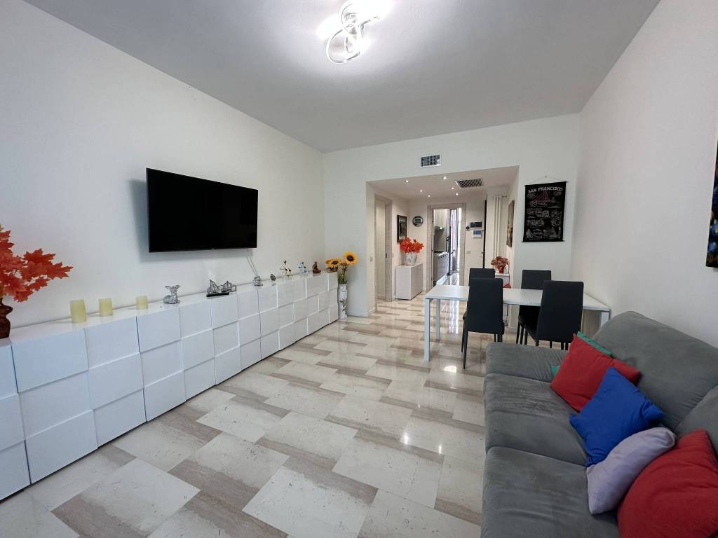 appartamento in vendita a Milano in zona Famagosta