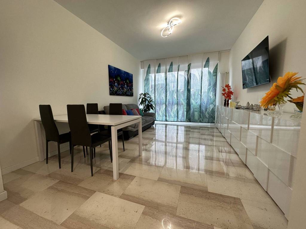 appartamento in vendita a Milano in zona Famagosta