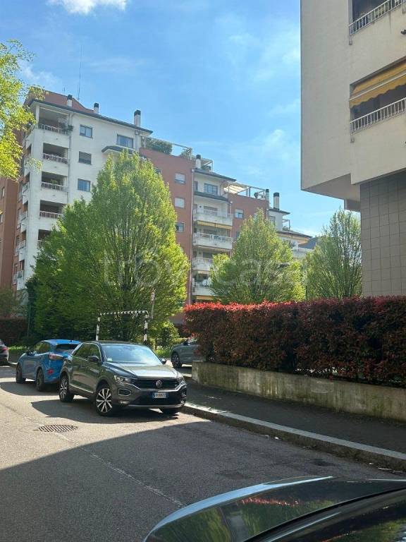 appartamento in vendita a Milano in zona Quarto Oggiaro