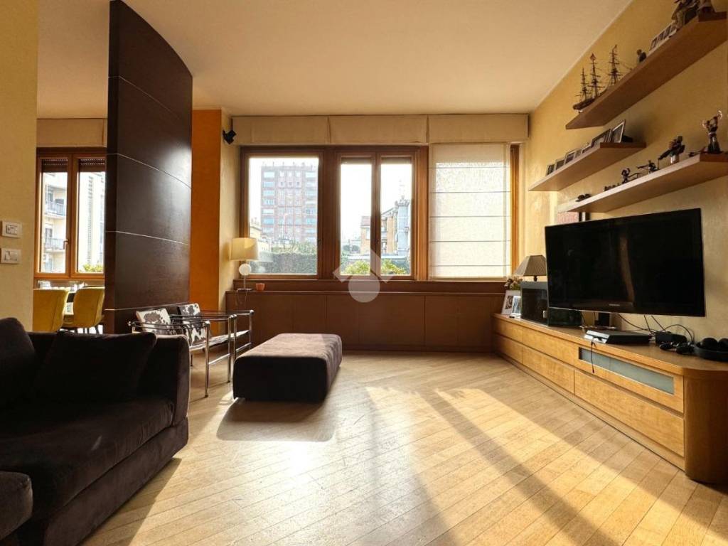 appartamento in vendita a Milano in zona Centro Direzionale