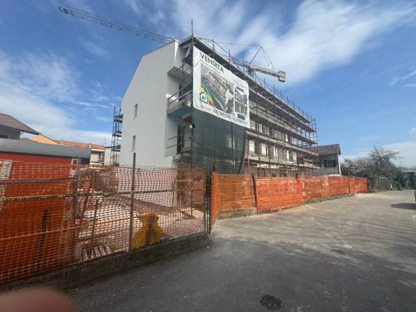 appartamento in vendita a Milano in zona Baggio