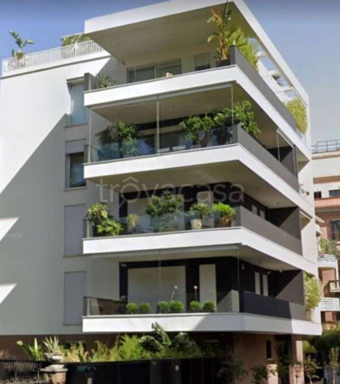 appartamento in vendita a Milano in zona Loreto