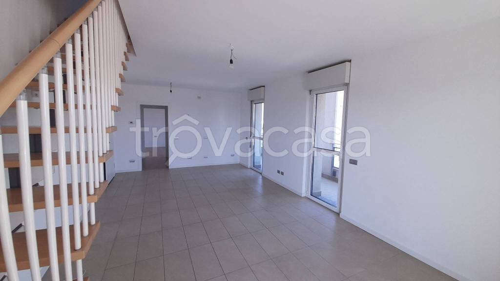 appartamento in vendita a Milano in zona Adriano