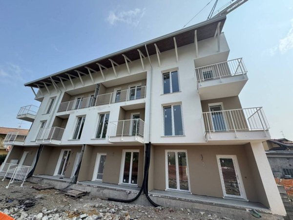 appartamento in vendita a Milano in zona Baggio