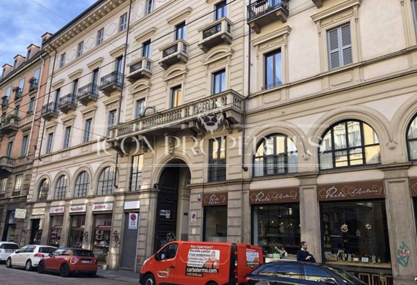 negozio in vendita a Milano in zona Sant'Ambrogio