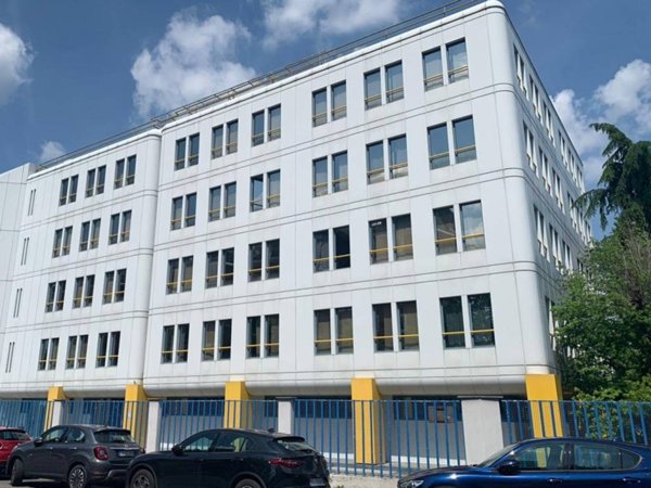 intera palazzina in vendita a Milano in zona Trenno
