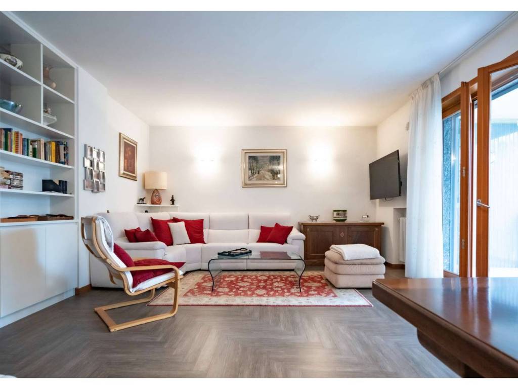 appartamento in vendita a Milano in zona Famagosta