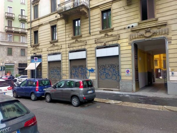 negozio in vendita a Milano in zona Porta Romana