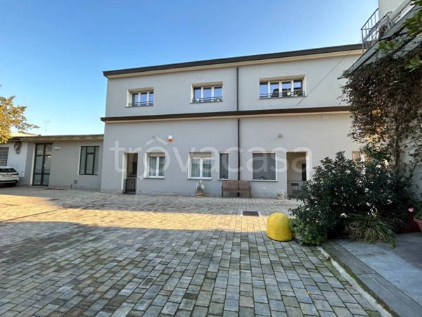 appartamento in vendita a Milano in zona Famagosta