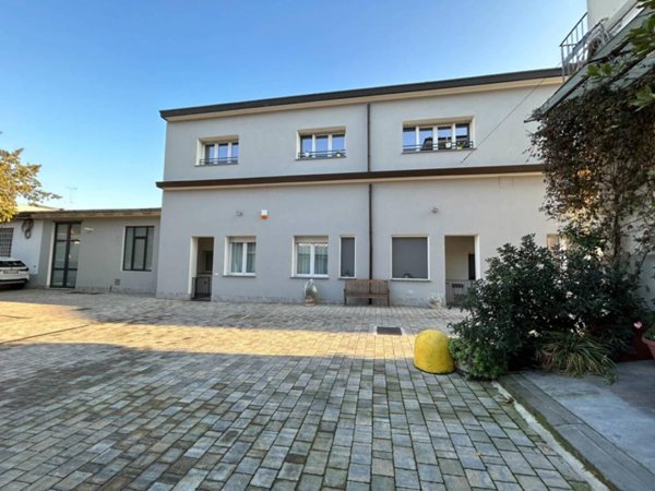 appartamento in vendita a Milano in zona Moncucco