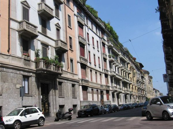 ufficio in vendita a Milano in zona Guastalla