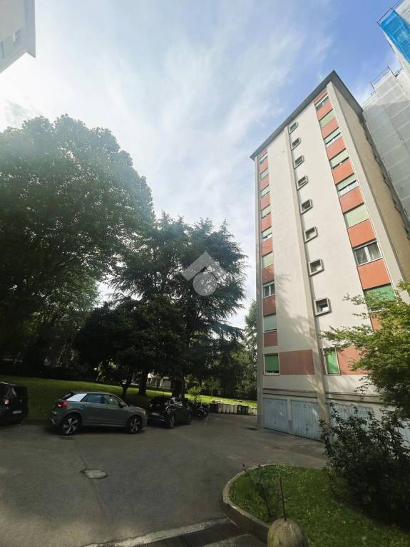 appartamento in vendita a Milano in zona Gallaratese