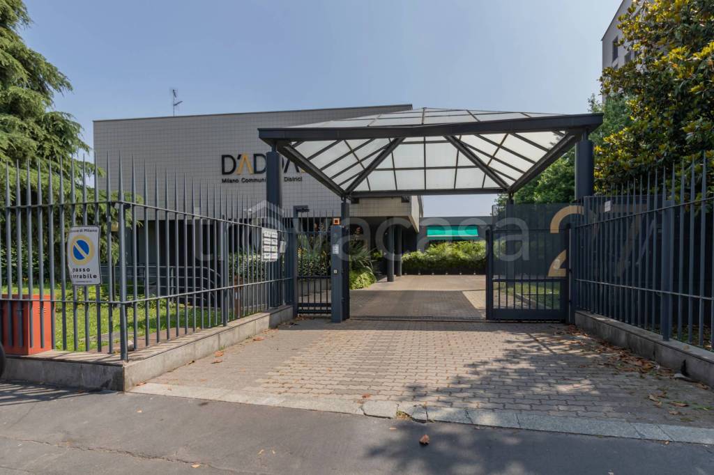 ufficio in vendita a Milano in zona Corvetto