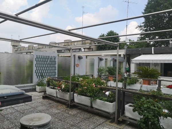 casa indipendente in vendita a Milano in zona Trenno