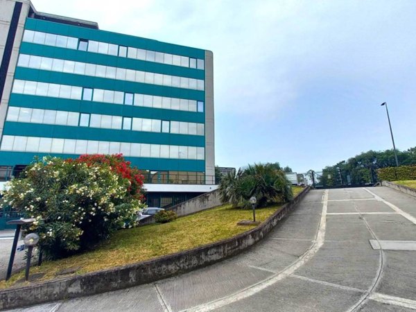 ufficio in vendita a Milano in zona Trenno