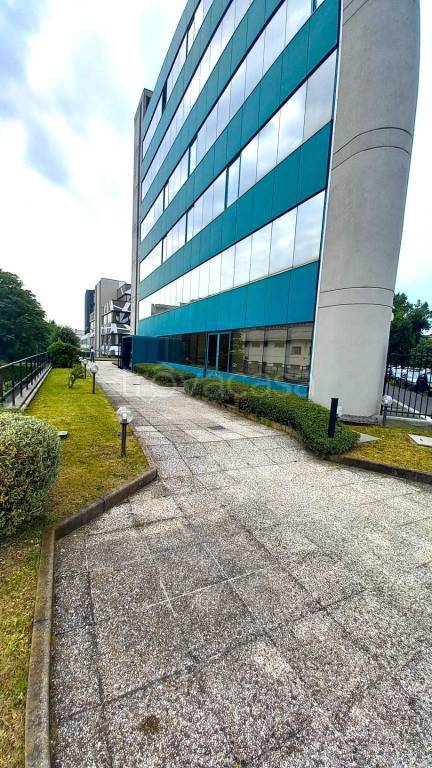 ufficio in vendita a Milano in zona Trenno