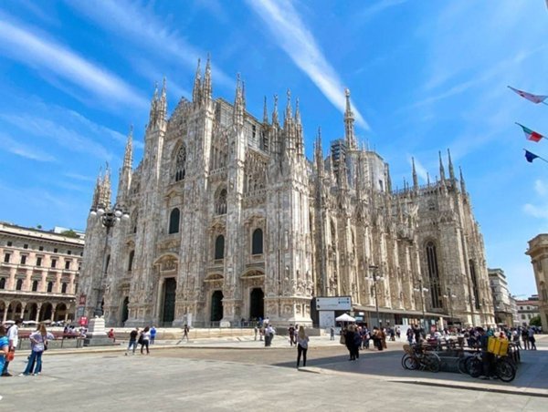 negozio in vendita a Milano in zona Guastalla