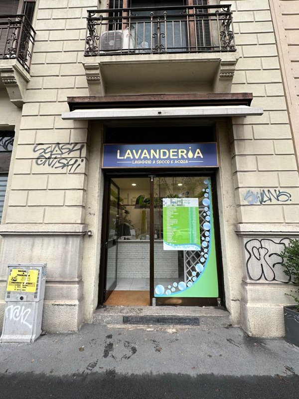 negozio in vendita a Milano in zona Porta Romana