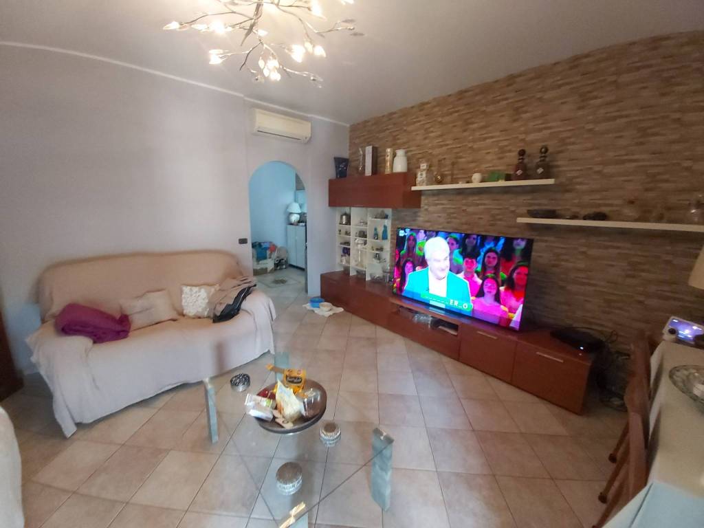 appartamento in vendita a Milano in zona Baggio