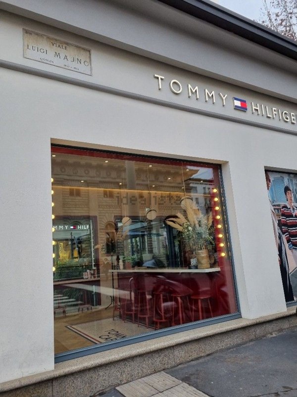 negozio in vendita a Milano in zona Centro Direzionale