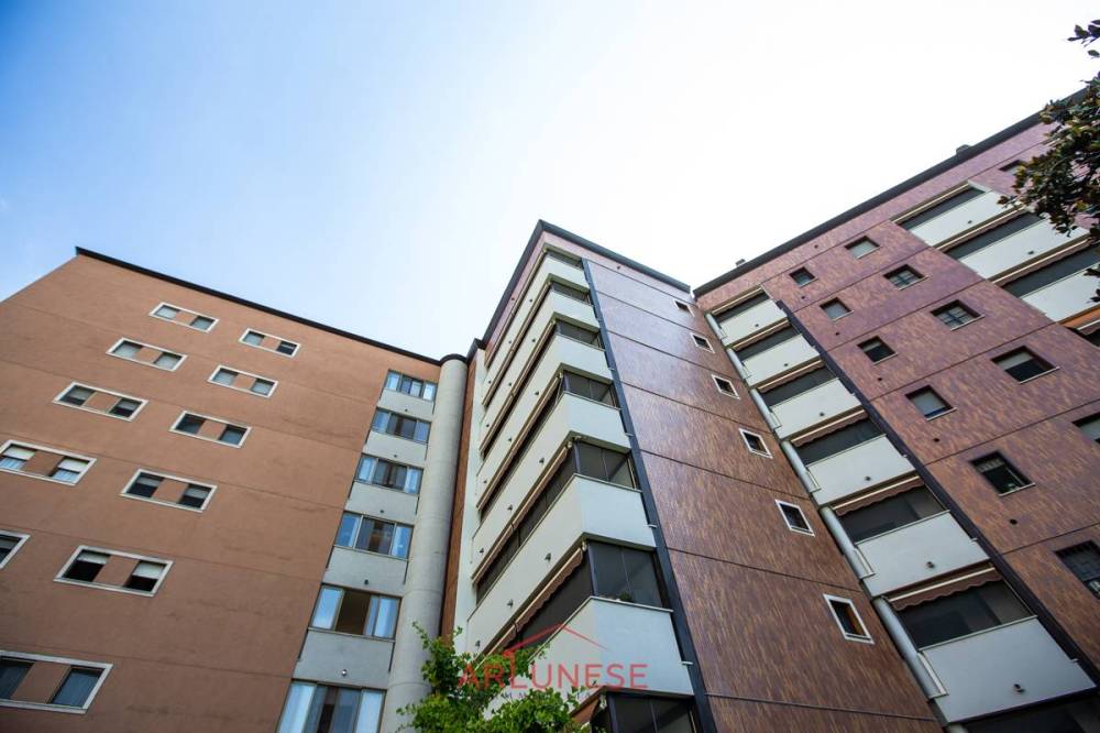 appartamento in vendita a Milano in zona Lorenteggio