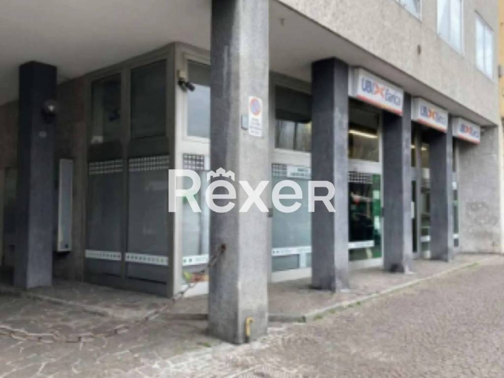 ufficio in vendita a Milano in zona Adriano
