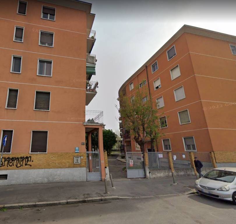 appartamento in vendita a Milano in zona Lorenteggio