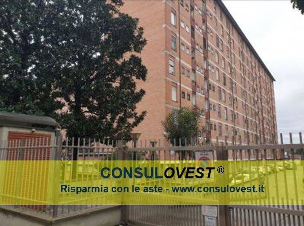 appartamento in vendita a Milano in zona Gallaratese