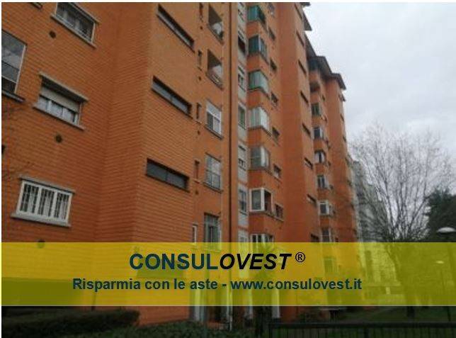 appartamento in vendita a Milano in zona Famagosta