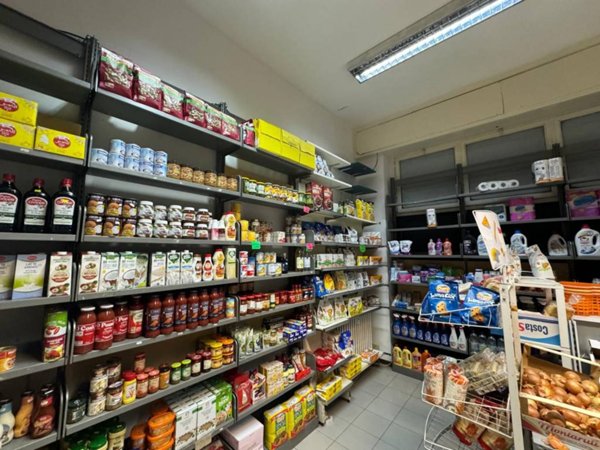 negozio in vendita a Milano in zona Piazzale Lodi