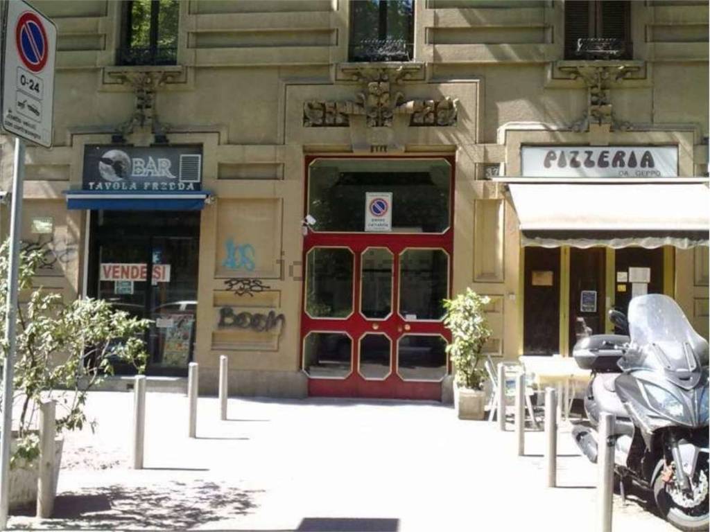locale commerciale in vendita a Milano in zona Centro Direzionale