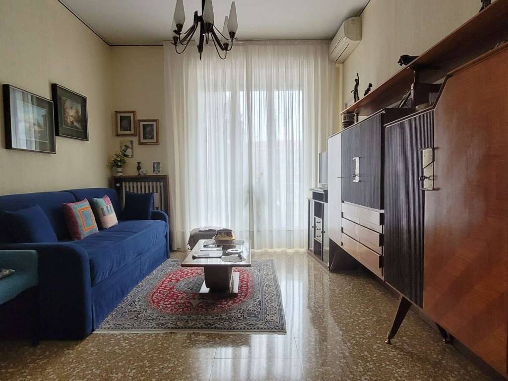 appartamento in vendita a Milano in zona Lorenteggio