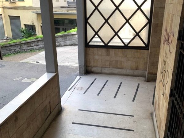 negozio in vendita a Milano in zona Guastalla