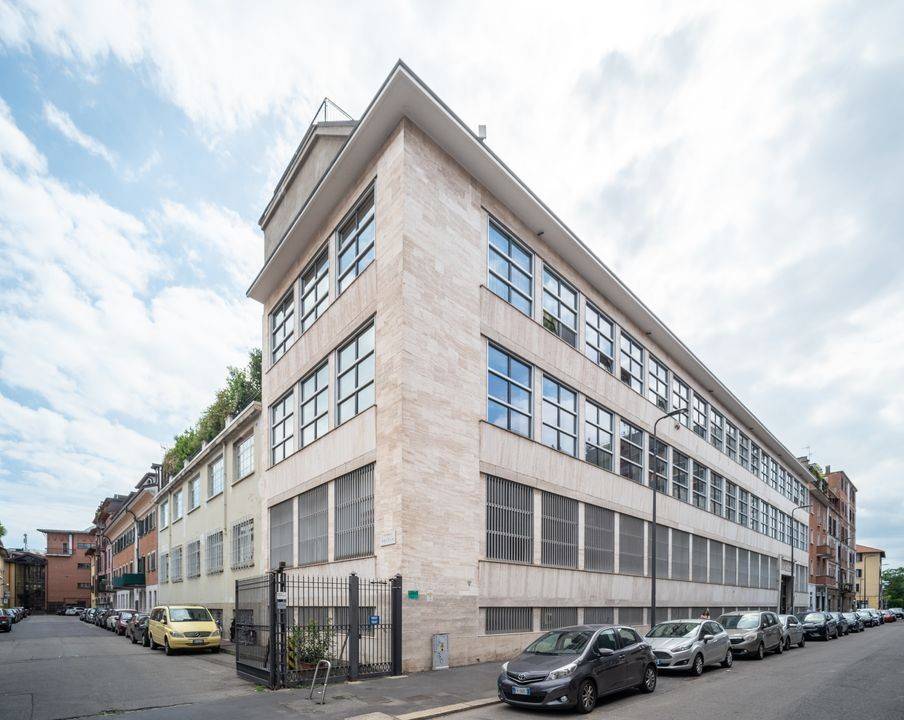 ufficio in vendita a Milano in zona Vigentino