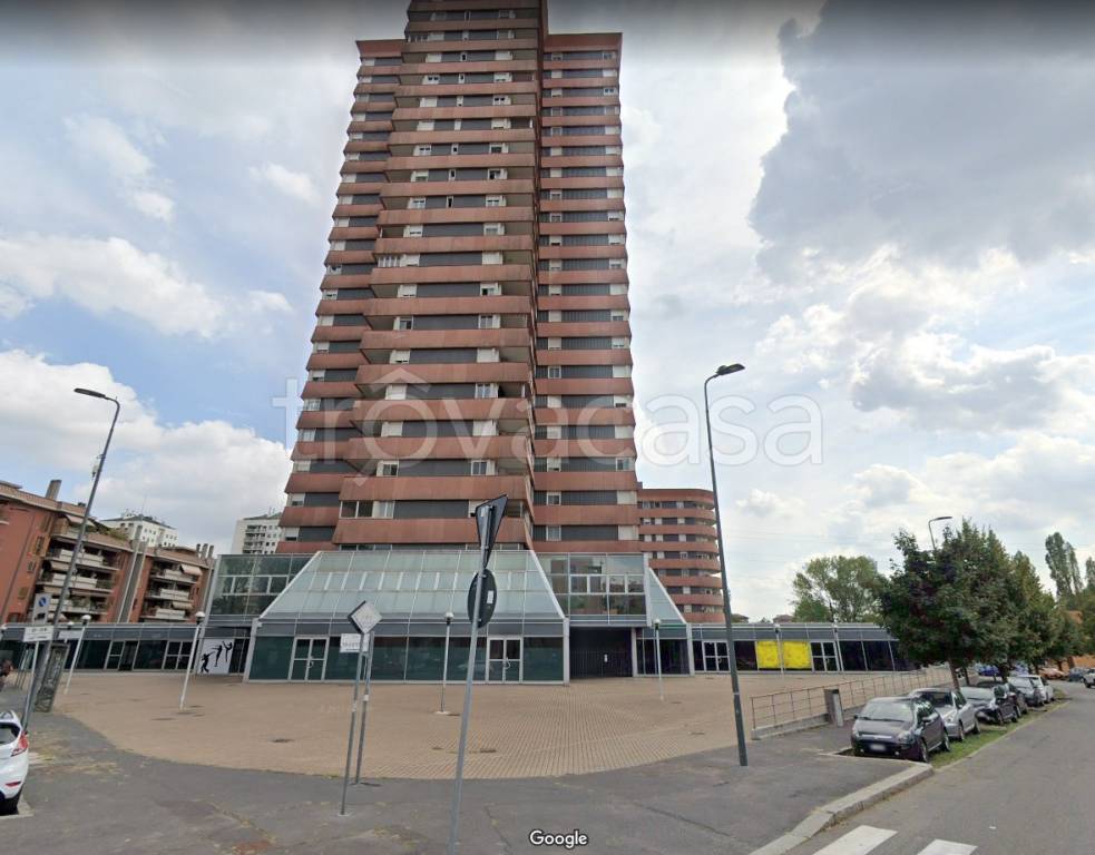 ufficio in vendita a Milano in zona Adriano
