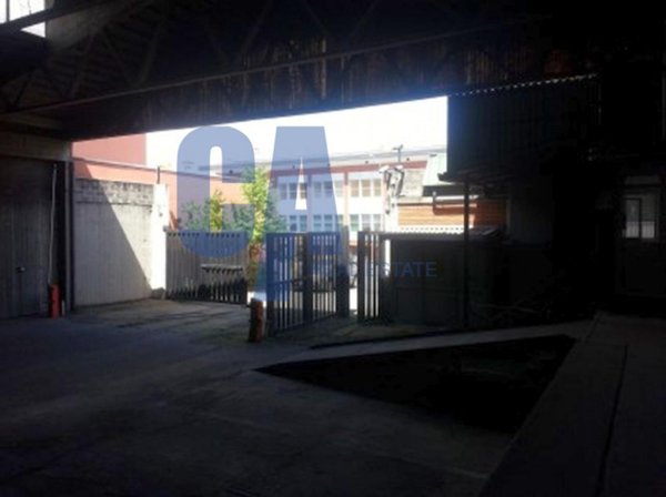 capannone in vendita a Milano in zona Corvetto